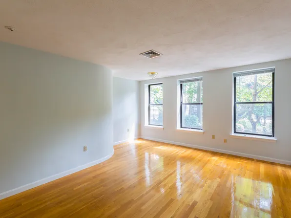 12 Greenough Ln APT 101, Boston, MA 02113