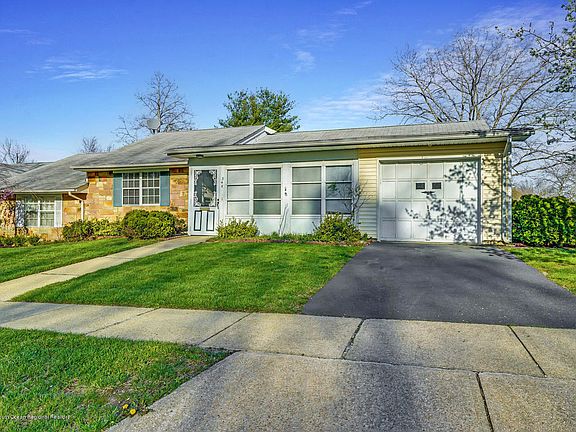 2nd image of 34B Poinsetta Ct