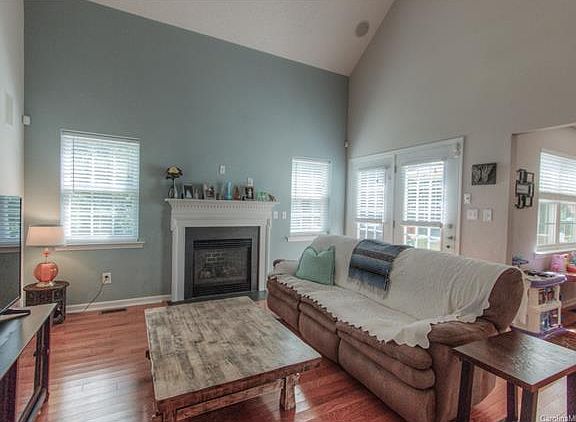 3rd image of 104 Rocky Way Ct