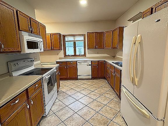 3rd image of 229 W Garfield St