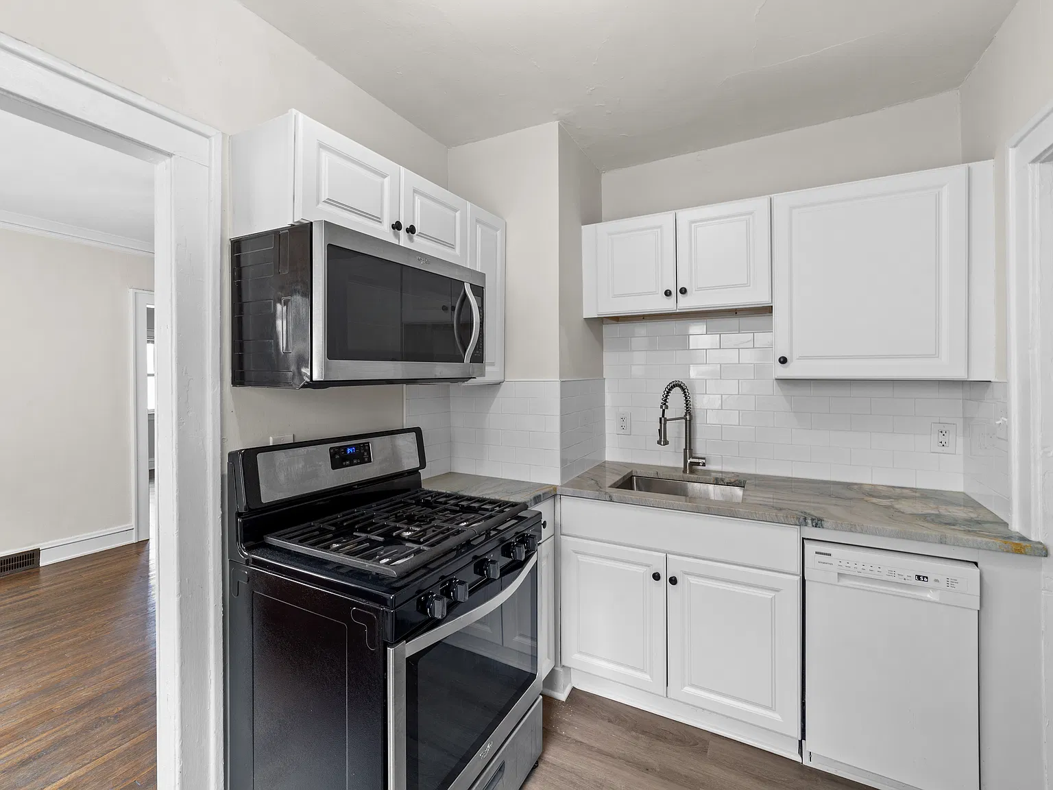 2 bed, 1300 sqft, $1,500 — Photo 2