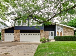 311 High Point Dr, Lindenhurst, IL 60046