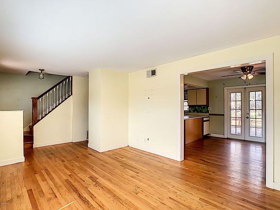 3rd image of 365 Pelican Ave