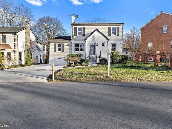 4th image of 10131 Dwight Ave