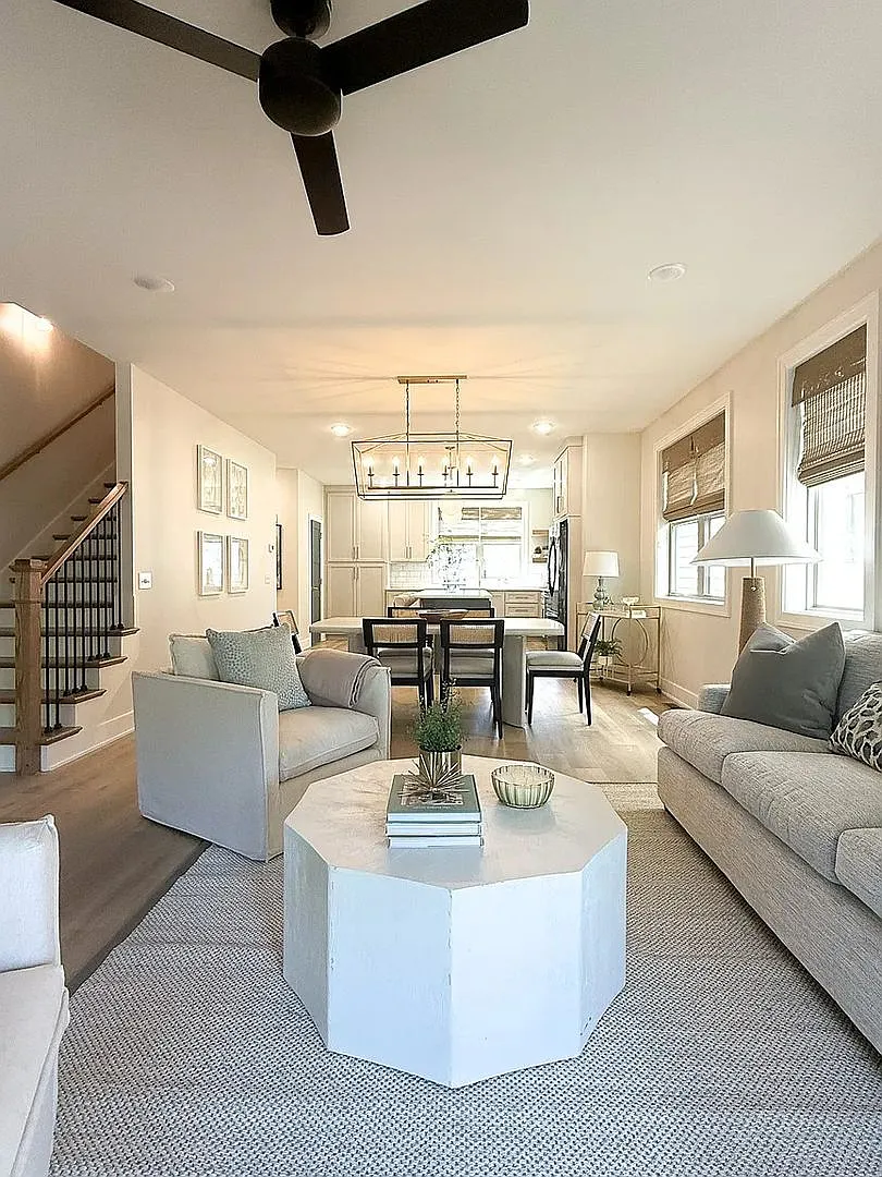 Luxury Townhome — Photo 4