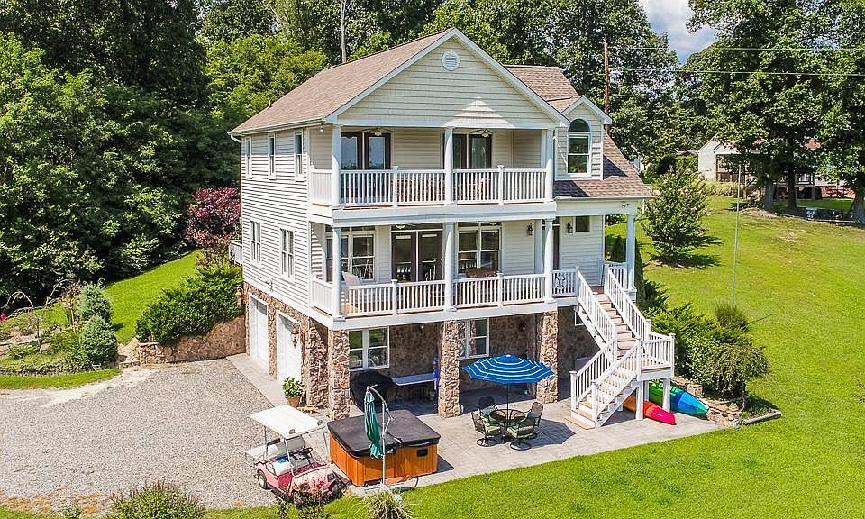 1st image of 1383 S Hill Banks Dr