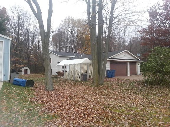 5th image of 76 W Park Dr