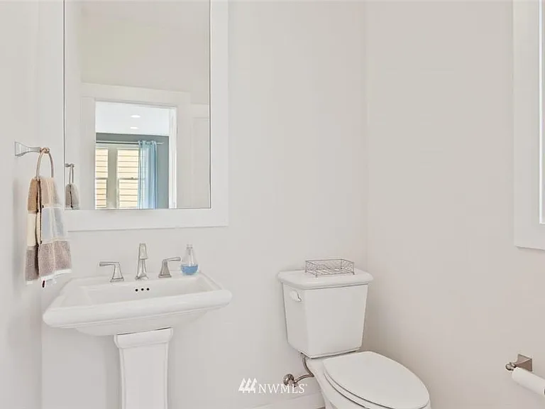 1660 NE Falls Dr — Photo 17