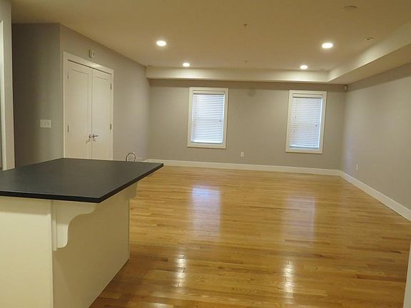 4th image of 157 Hancock St Unit 5