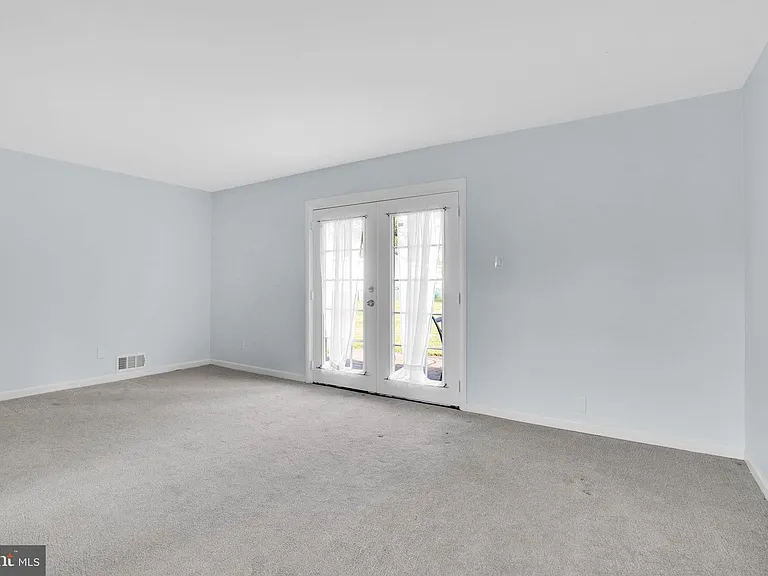 13209 Thornton Dr — Photo 11