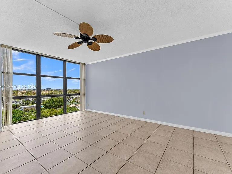 800 Parkview Dr #1007 — Photo 7