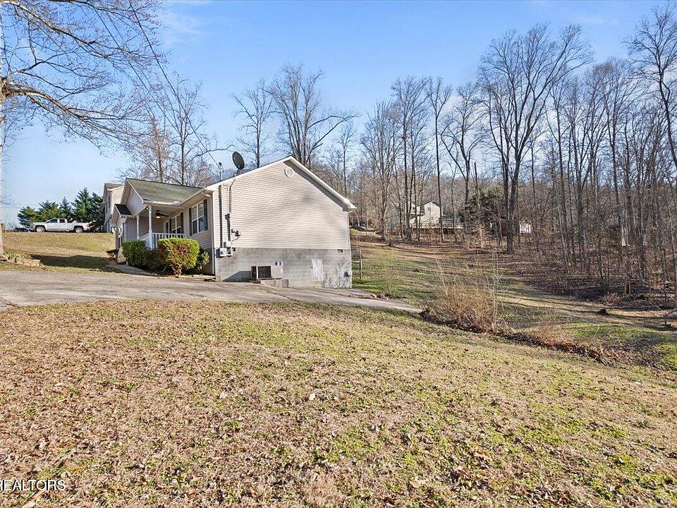 137 Lindy Ln, Rocky Top, TN 37769 | Zillow