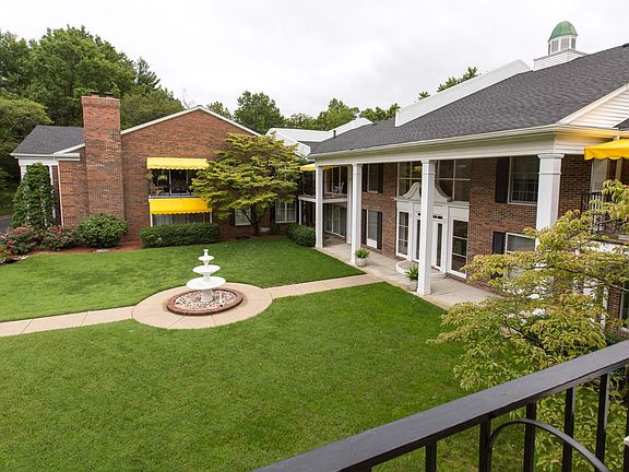 3rd image of 125 Fernwood Pl