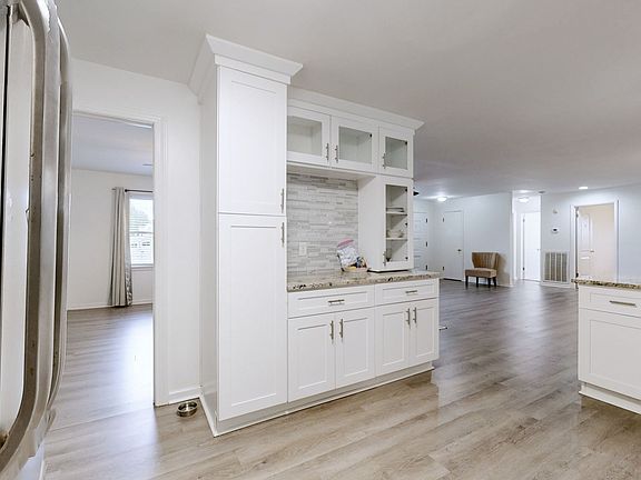 5th image of 600 Lewis Ave