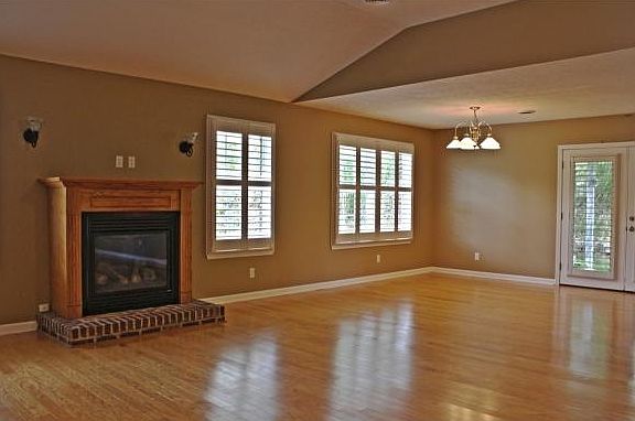 3rd image of 310 Bowie Ct #0