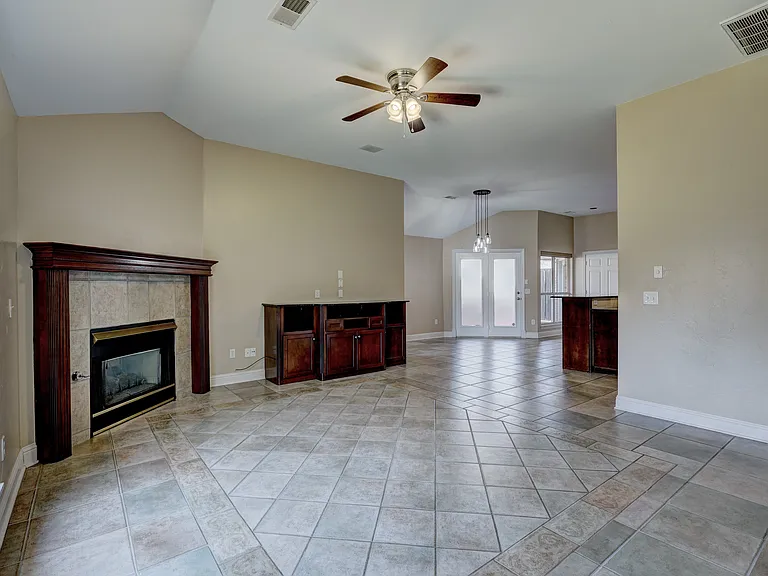 2104 Del Simmons Dr — Photo 17