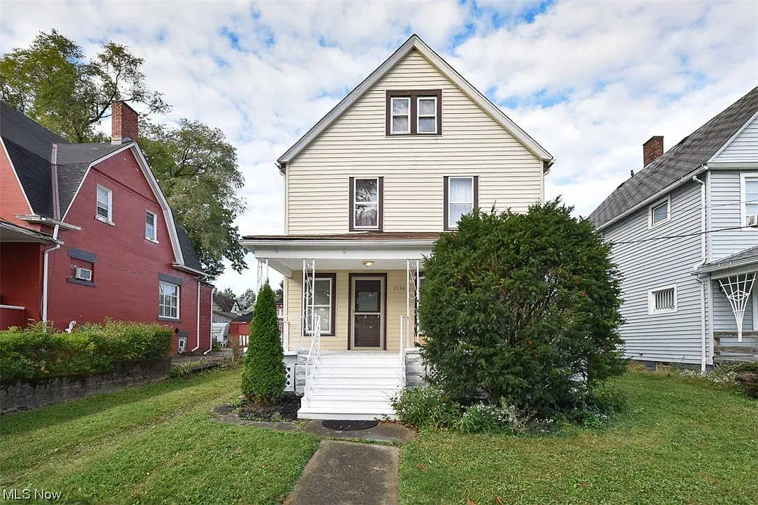 2104 W 100th St photo 1