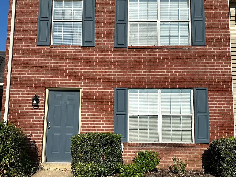 597 Rasco Rd E — Photo 1
