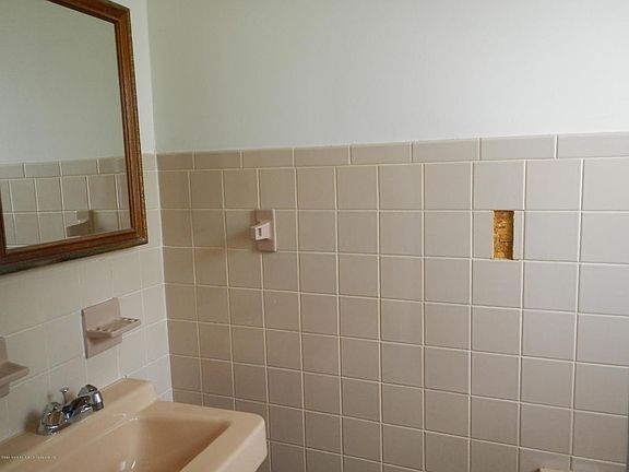 2nd image of 183 Cortelyou Ave
