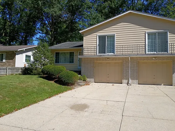 4207 Woodpark Dr, Stow, OH 44224