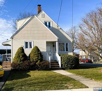 165 Carlyle Ct, Carlstadt, NJ, 07072