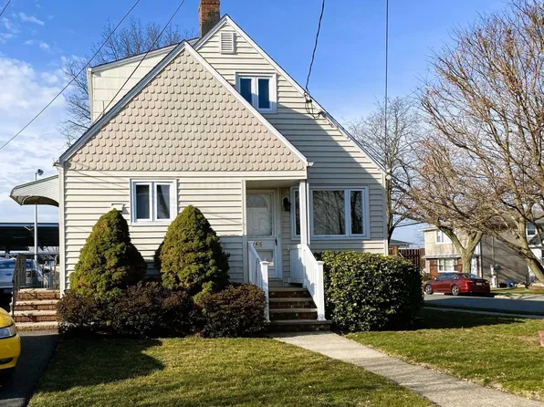 165 Carlyle Ct, Carlstadt, NJ 07072