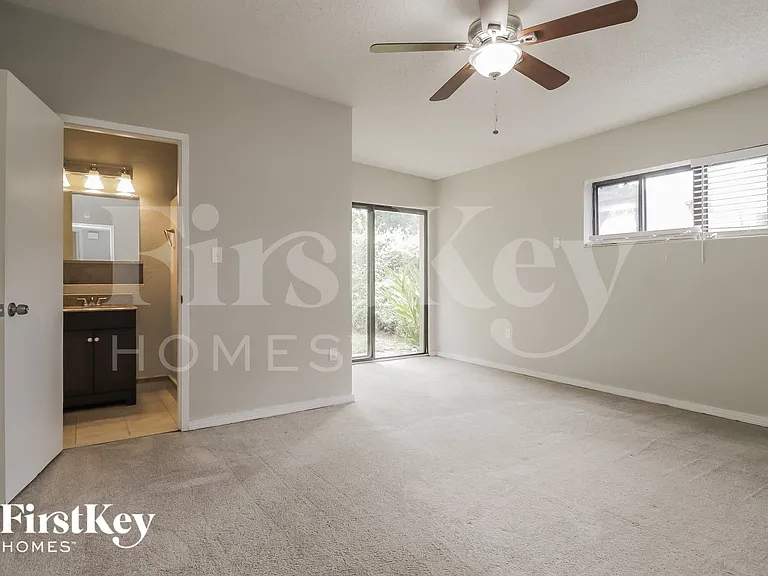 2812 Walnut St — Photo 7