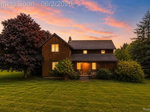 2730 N Hickory Ridge Rd, Highland, MI 48357