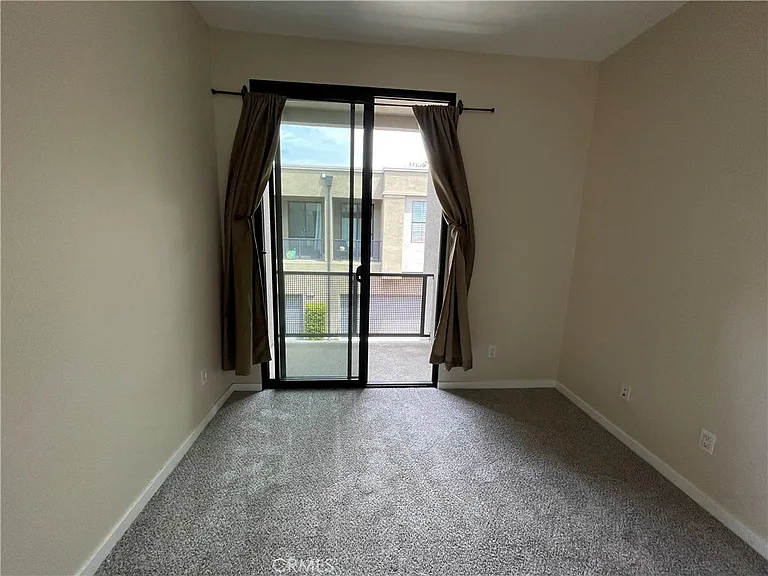 501 W Maple Ave — Photo 55