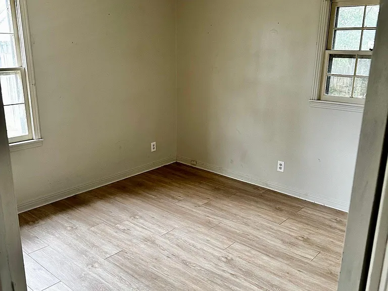 420 Edison Ave — Photo 9