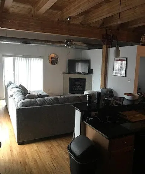 500 N Damen Ave #205 — Photo 36