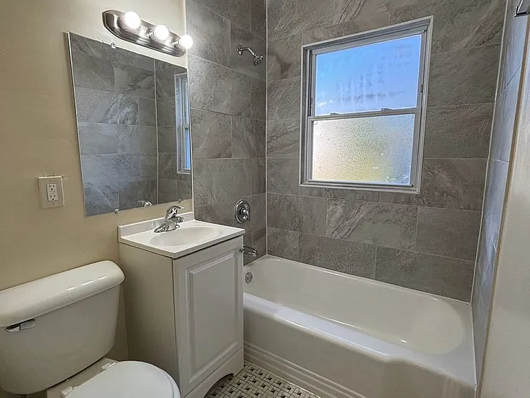 7605 W Hadley St — Photo 7