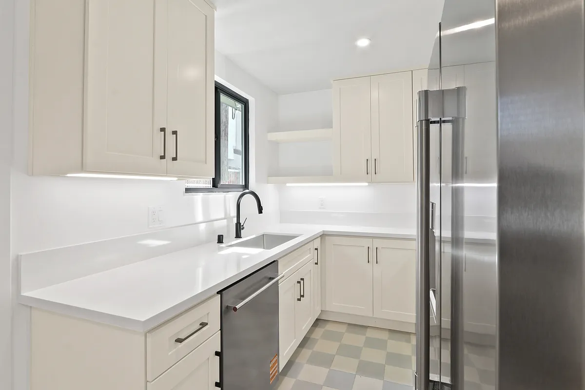 Kitchen - 2585 Orange Ave #A