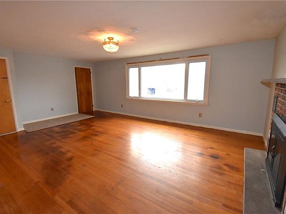 3rd image of 112 Pleasantview Ave