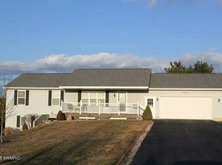 6926 Riverwood Dr, Belding, MI