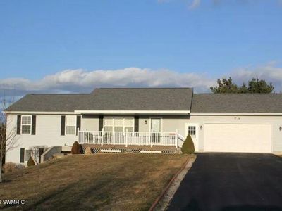 6926 Riverwood Dr, Belding, MI, 48809
