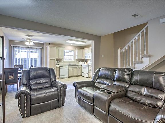 5th image of 1323 SE Norwood Dr #160B