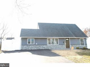 26 East Ln, Levittown, PA 19054