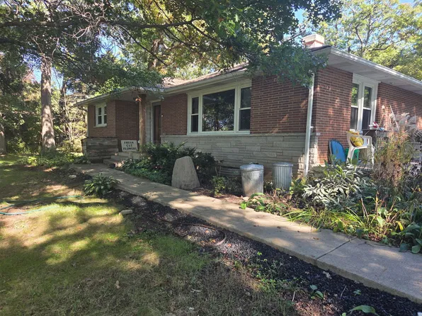 9N277 Corron Rd, Elgin, IL 60124