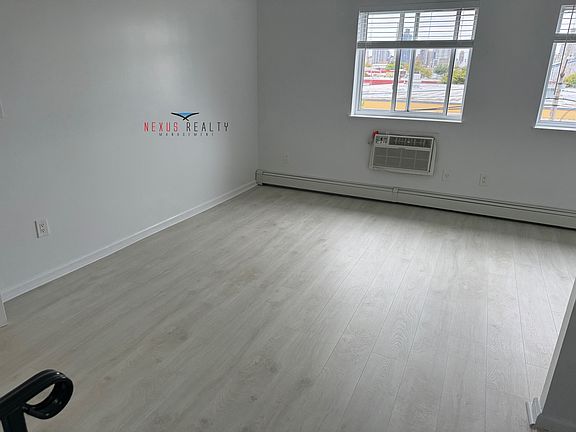 5th image of 33-27 13th St #3