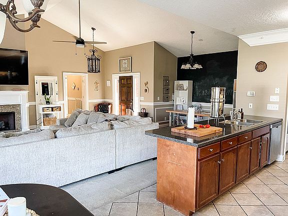 3rd image of 18 Northwood Dr