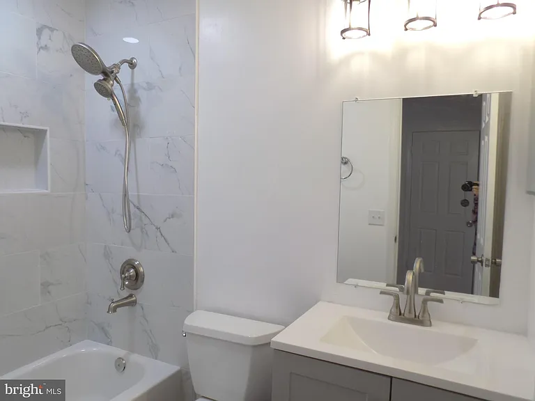 10598 Reeds Landing Cir — Photo 6