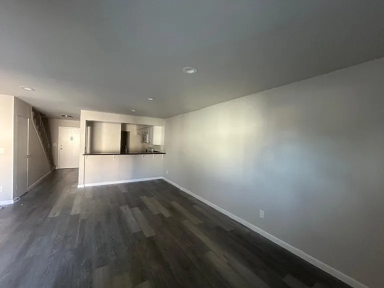 15050 Burbank Blvd — Photo 12