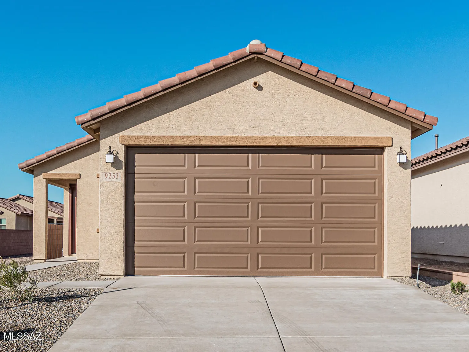 3 bed, 2.0 bath, 1465 sqft, $2,200 — Photo 2