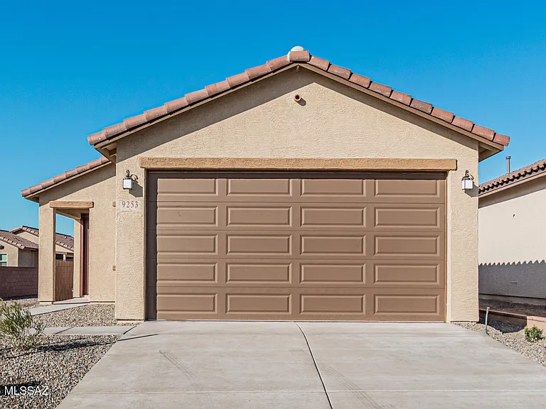 9253 N Agave Gold Rd — Photo 2