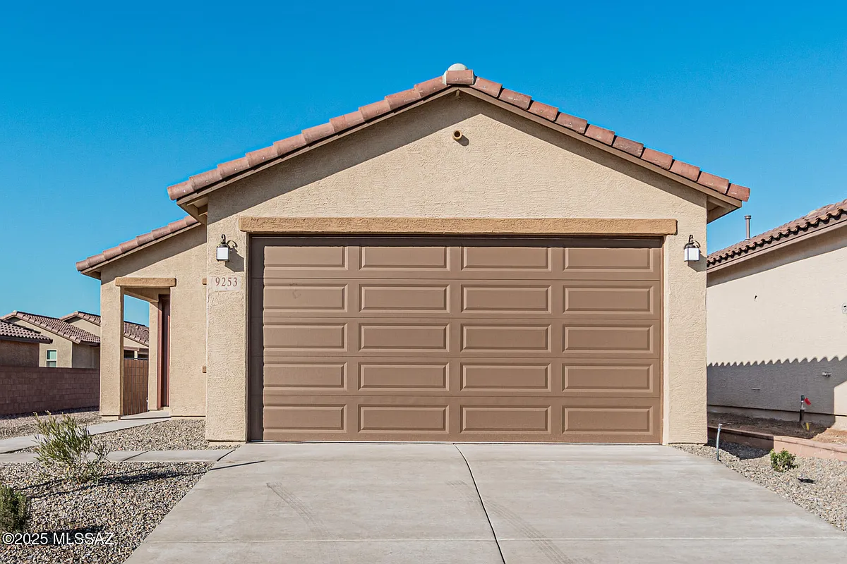 Building Photo - 9253 N Agave Gold Rd