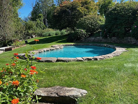 2nd image of 11 Rolling Hills Dr