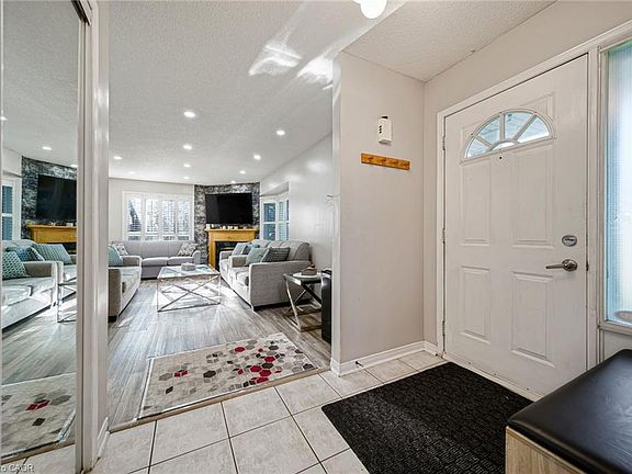 4th image of 800 Paramount Dr #1