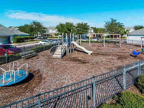 3rd image of 17211 Harbour Vista Cir