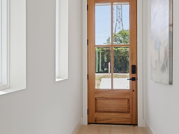 5th image of 632A Annex Ave